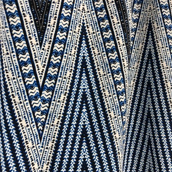 BCBGMaxAzria Jane Blue Chevron Print Two-Level Skirt in Blue Sphere size XXS NWT - Picture 7 of 13